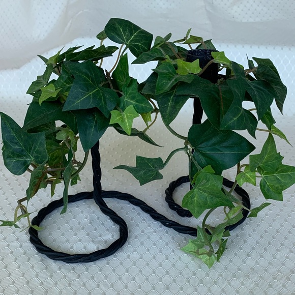 Bundle of iron-type candleholders and faux ivy embellishment - Picture 4 of 4